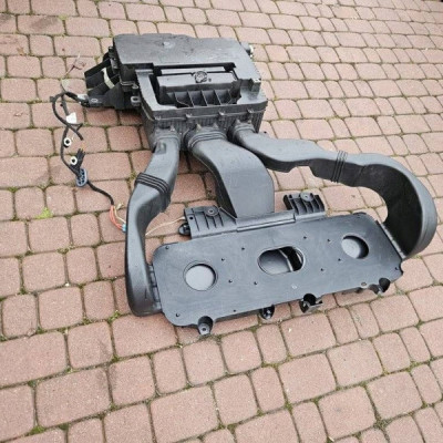 Układ chłodzenia baterii grzałka konwerter nawiew Renault Zoe 295E39666R