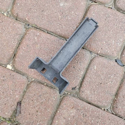 Uchwyt wspornik mocowanie zderzaka przód przedniego Renault Zoe 620365825R