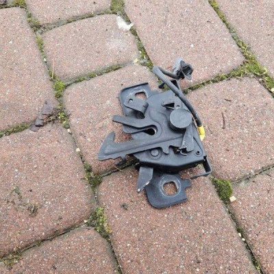 Zamek maski rygiel otwierania Clio IV Renault Zoe 656017749R