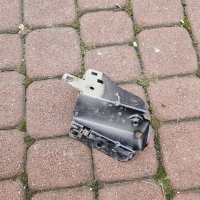 Wspornik wzmocnienie uchwyt mocowanie lewe błotnika Renault Zoe 620425323R