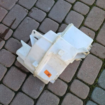 Zbiorniczek spryskiwaczy Toyota Corolla E210 E21 EK-2605
