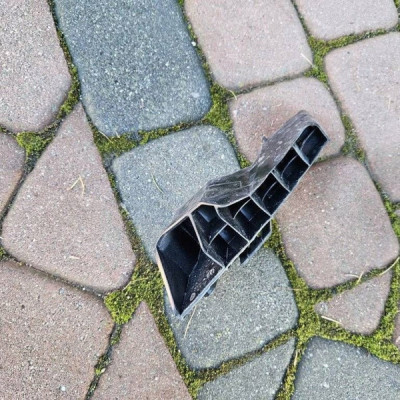 Uchwyt ślizg zderzaka Sedan lewy Toyota Corolla E210 E21 52563-02180