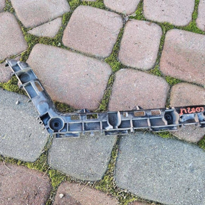 Ślizg zderzaka tył sedan lewy mocowanie Toyota Corolla E210 E21 52576-02210