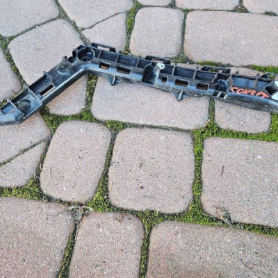 Ślizg zderzaka tył sedan prawy mocowani Toyota Corolla E210 E21 52575-02210