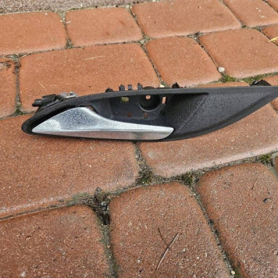 Klamka drzwi wewnętrzna przód przednia lewa ANGIELSKA Opel Insignia B