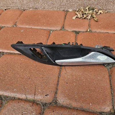 Klamka drzwi wewnętrzna przód przednia prawa ANGIELSKA Opel Insignia B