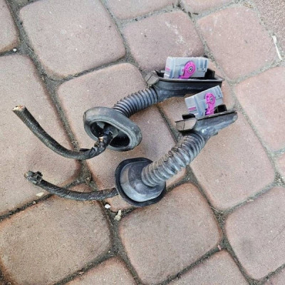 Kostka obcięta drzwi tył tylnych wychodząca z drzwi Opel Insignia B