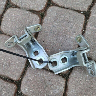 Zawias zawiasy drzwi przód przednie prawe srebrne Z176 Opel Insignia B