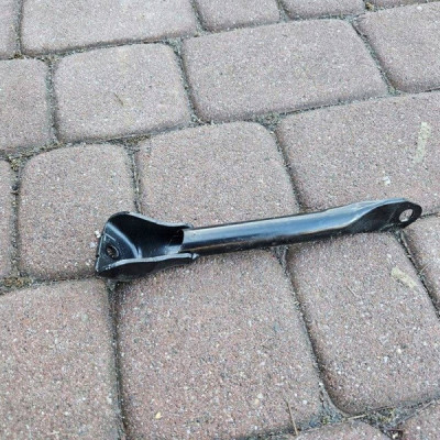 Uchwyt mocowanie wspornik pasa przedniego lewy Opel Insignia B