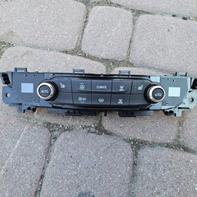 Przyciski panelu klimatyzacji - Cena za 1 sztuke Opel Insignia B 39177119