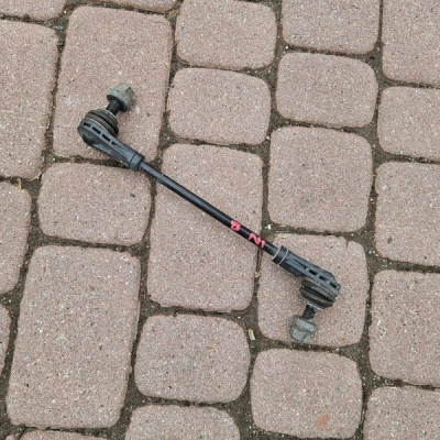 Przedni prawy łącznik stabilizatora Oryginał Opel Insignia B 84077102