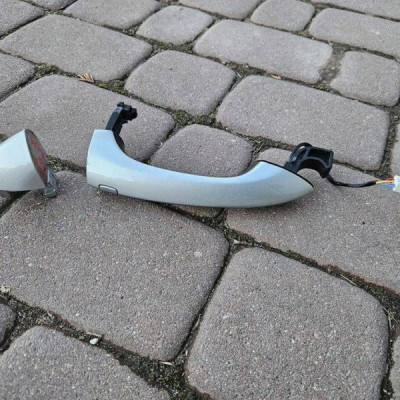 Klamka drzwi przód przednia lewa Z176 KEYLESS srebrna Opel Insignia B