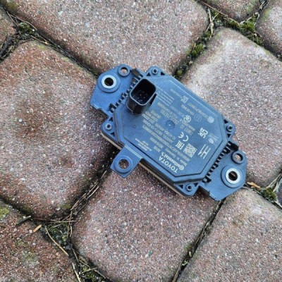 Radar distronic przedni przód zderzaka sensor Toyota Aygo X 88210-0H030