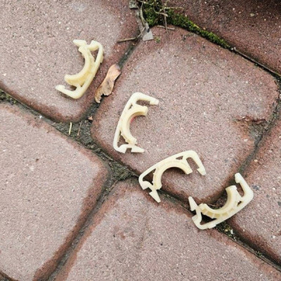 Uchwyt mocowanie rurek chłodnicy wody nagrzewnicy nawiewu Renault Clio IV