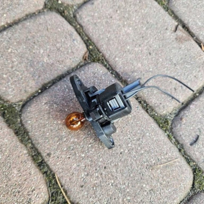 Żarówka podstawa żarówki lampy kierunkowskazu Opel Insignia A