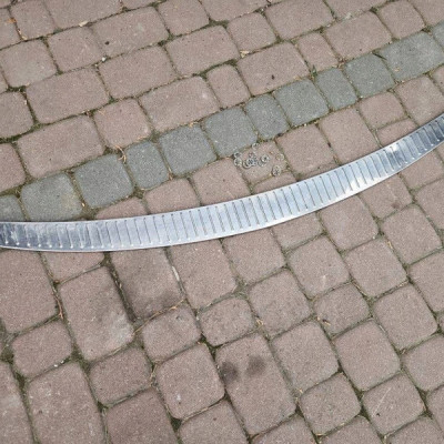 Chrom zderzaka tył tylny osłona kombi - posiada w Opel Insignia A 551004542