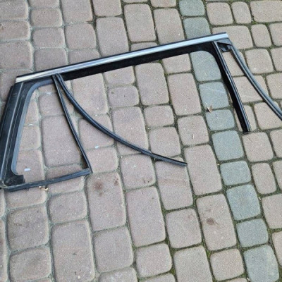 Chrom uszczelka zgarniacz drzwi tył tylna prawa kombi guma Opel Insignia A