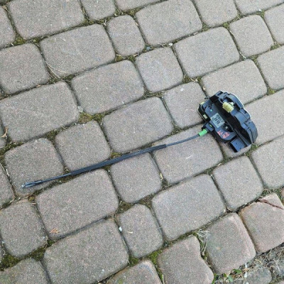 Zamek drzwi tył tylnych prawych ozn. BR Opel Insignia A 13503178