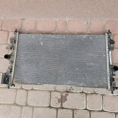 Chłodnica wody 2.0CDTI - posiada wszystkie uchwyty Opel Insignia A 13241725