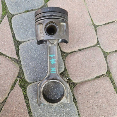 Tłok z korbowodem 2.0CDTI korbowód Opel Insignia A