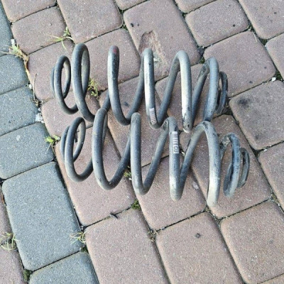 Sprężyna tył tylna komplet kombi oznaczenie CU Opel Insignia A