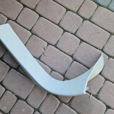 Obudowa osłona klapy bagażnika kombi prawa Opel Insignia A 22942805