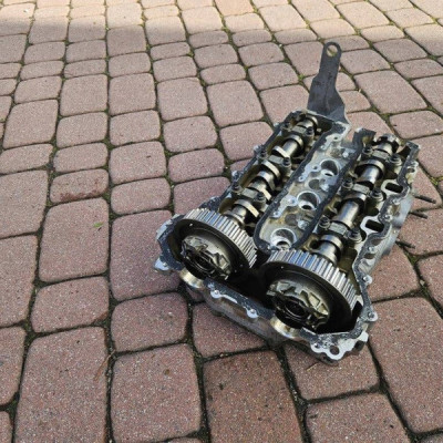 Głowica silnika wałki rozrządu 1.2 Puretech 1.2i Opel Corsa F 9810874110