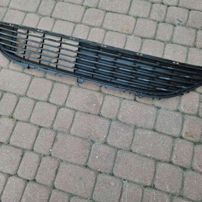Kratka środkowa zderzaka przód przedniego ORYGINAŁ Opel Corsa F 9829831980