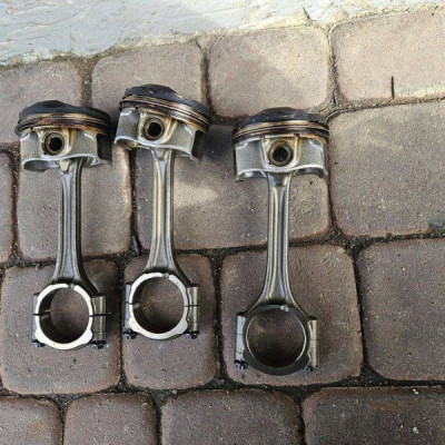 Tłok korbowód 1.2i 1.2THP Puretech HN05 Peugeot 208 2008 Opel Corsa F