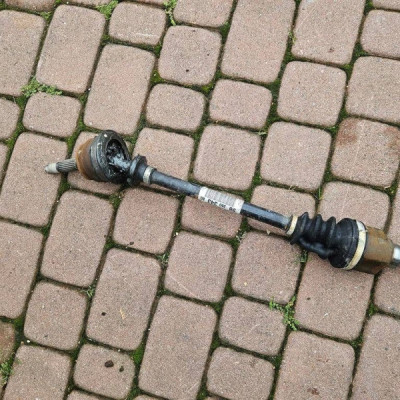 Półoś lewa krótka manual - posiada opalone manszety Opel Corsa F 9836034380