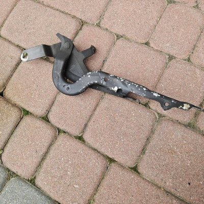 Zawias maski pokrywy silnika prawy - 100% prosty - Opel Corsa F 9823211580