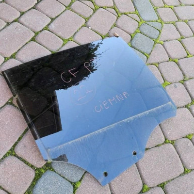 Szyba drzwi tył tylna prawa ciemna 2022R - ROCZNIK NA SZYBIE Opel Corsa F