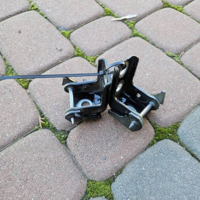 Zawias zawiasy drzwi tył tylne lewe czarne KTV Opel Corsa F