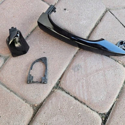 Klamka drzwi przód przednia prawa KTV czarna + podkładka Opel Corsa F