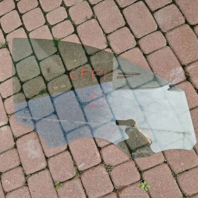 Szyba drzwi przód przednia prawa 2022R Opel Corsa F