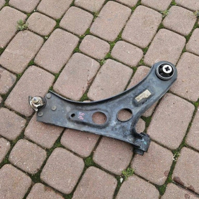 Wahacz przód przedni prawy sworzeń Opel Corsa F