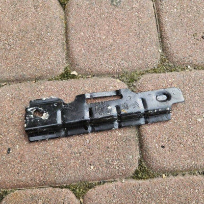 Mocowanie wspornik akumulatora trzymak Opel Corsa F