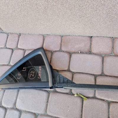 Szyba tył tylna lewa drzwi trójkąt ciemna 2022R Opel Corsa F 9829473580