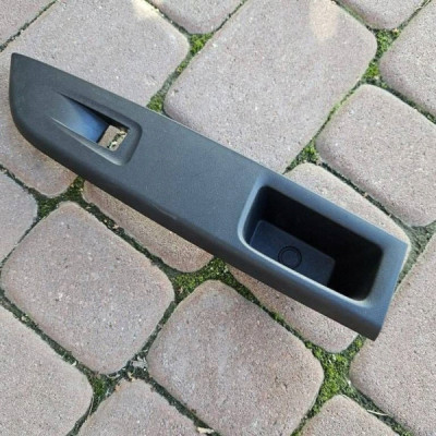 Obudowa osłona przełącznika podnoszenia szyb Opel Corsa F 39176129