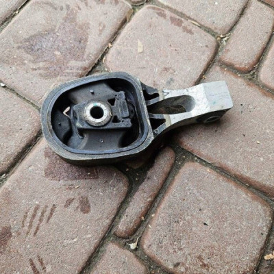 Poduszka łapa skrzyni biegów dolna 1.2VTI 1.2i Opel Corsa F 9838558180