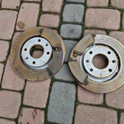 Tarcza tarcze hamulca przód przedniego + klocki KPL Opel Corsa F 9805503780