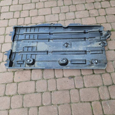 Obudowa osłona dolna pod auto prawa płyta podłoga Opel Corsa F 9823547580