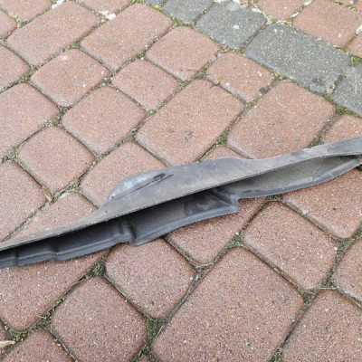 Wyciszenie wygłuszenie błotnika absorber prawe Opel Corsa E 13427592