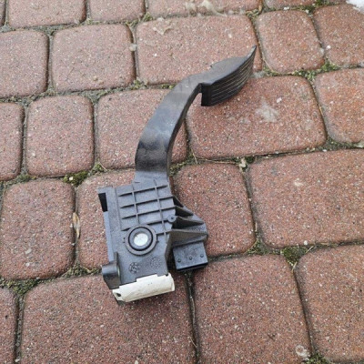 Potencjometr pedał gazu 1.2 1.4 Corsa D Fiat Punto Opel Corsa E 13305804