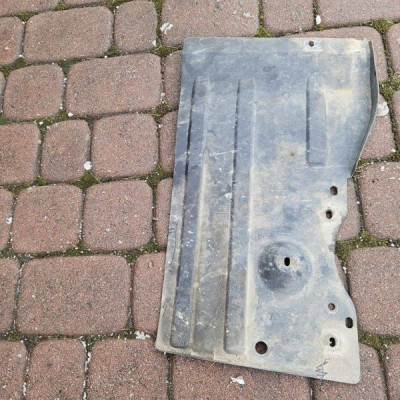 Obudowa osłona pod silnik podłoga dolna podwozia Opel Corsa E 13437007