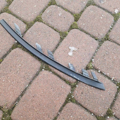Listwa dolna zderzaka kratki lewa listewka przód Opel Corsa E 13432003