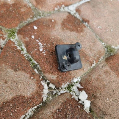 Uchwyt wspornik mocowanie maski pręta druta Opel Corsa E 90376146