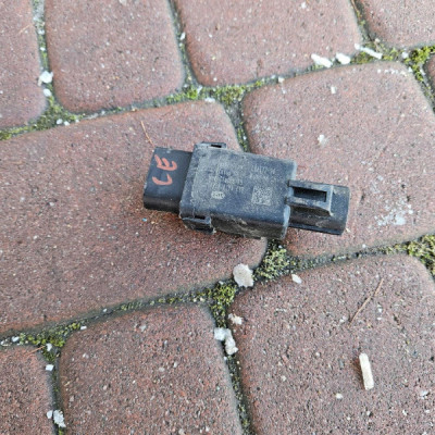 Przekaźnik pompy VACUM sterownik moduł Opel Corsa E 00857204