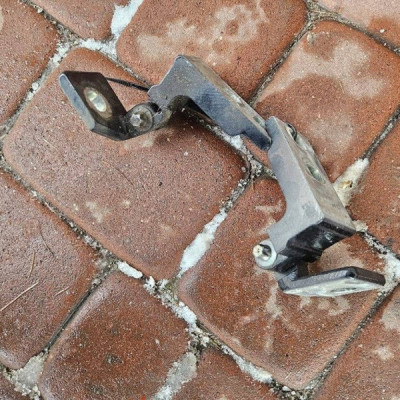 Zawias zawiasy drzwi przód przednich prawych 3 drzwi Z22c Opel Corsa E