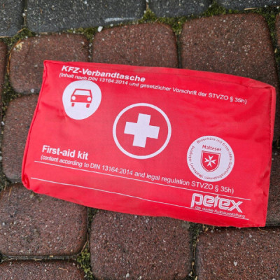 Apteczka wyposażenie auta pierwszej pomocy Opel Corsa E Adam Meriva Mokka